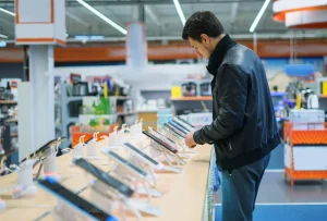 Bedah Model Bisnis Erajaya, dari Distributor Ponsel ke Ekosistem Ritel Gadget Terintegrasi