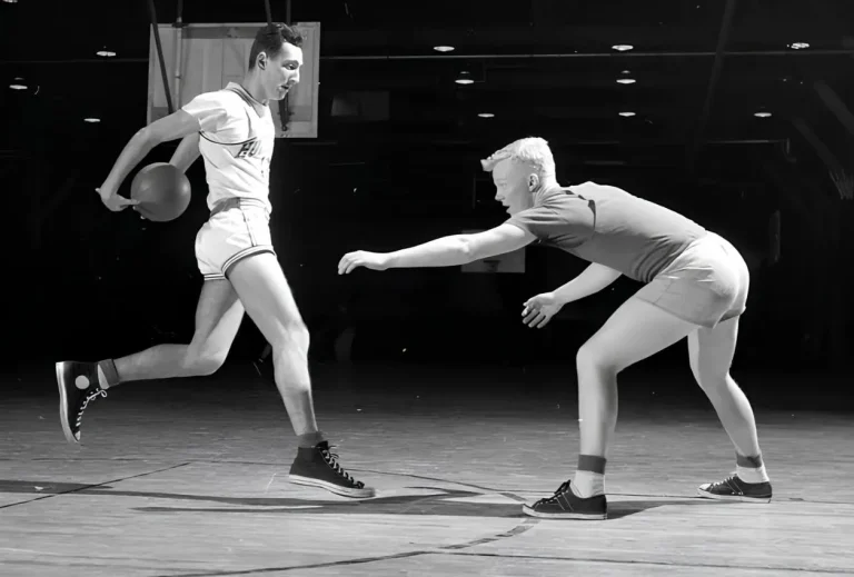 Datang Mengeluh dengan Kaki Sakit, Pemain Basket Ini Justru Diberi Pekerjaan oleh Converse dan Mengubah Sejarah Sepatu Dunia